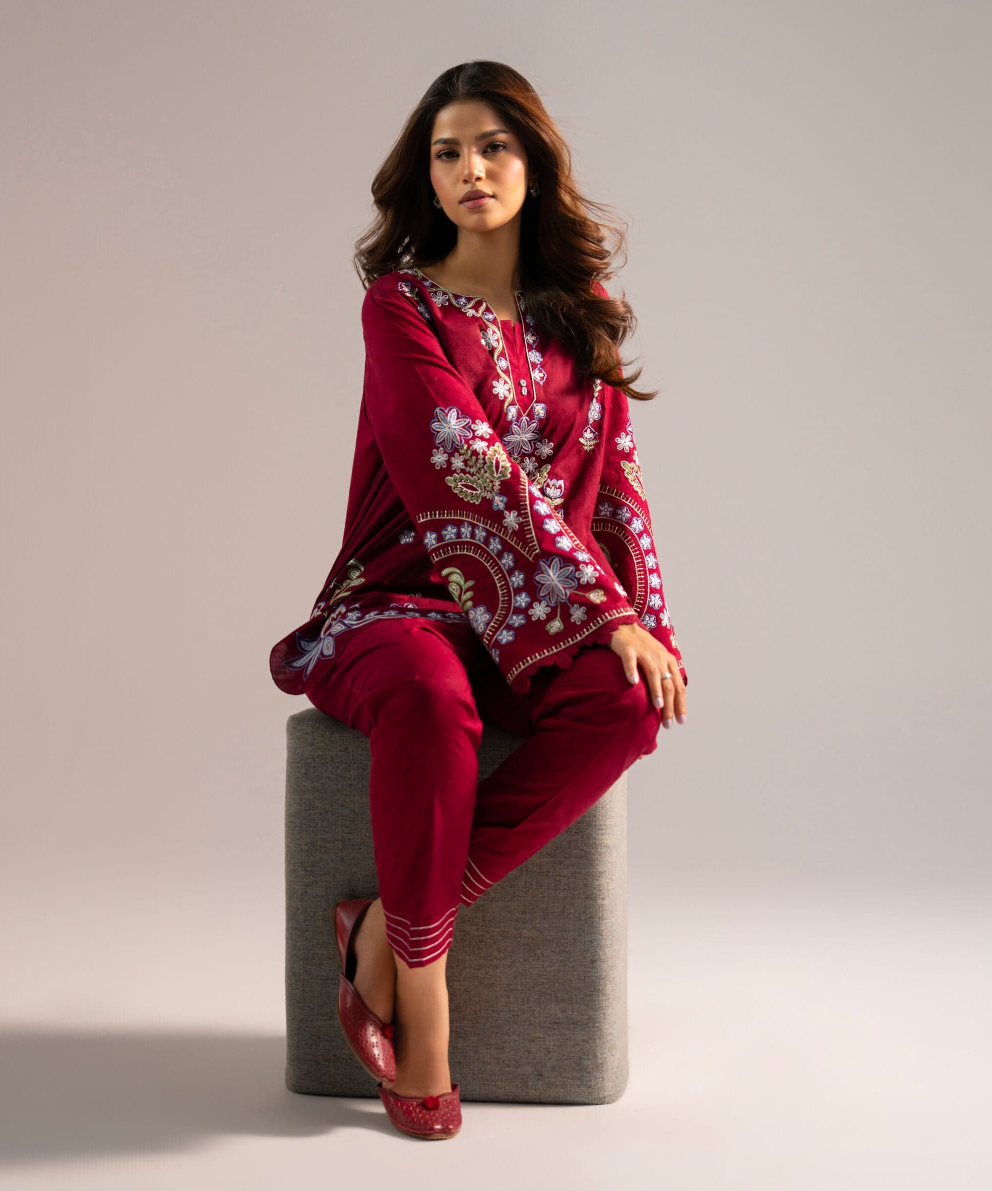 2 Piece - Embroidered Jacquard Suit